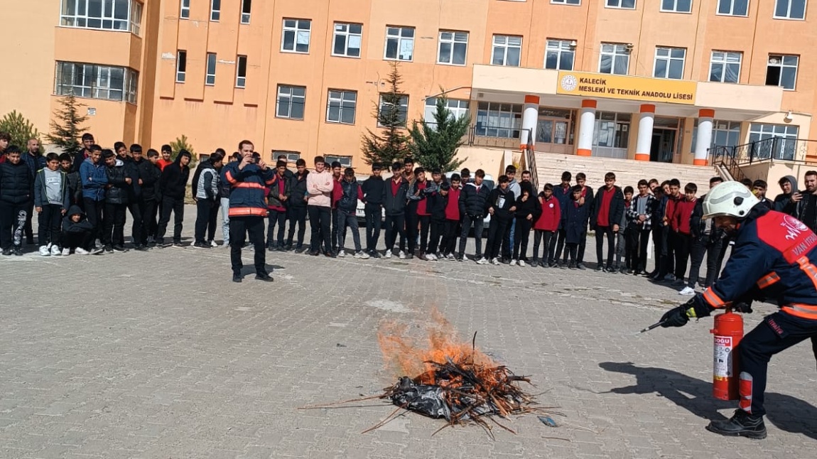 Okulumuzda Yangın Söndürme ve Kurtarma Tatbikatı Yapıldı.