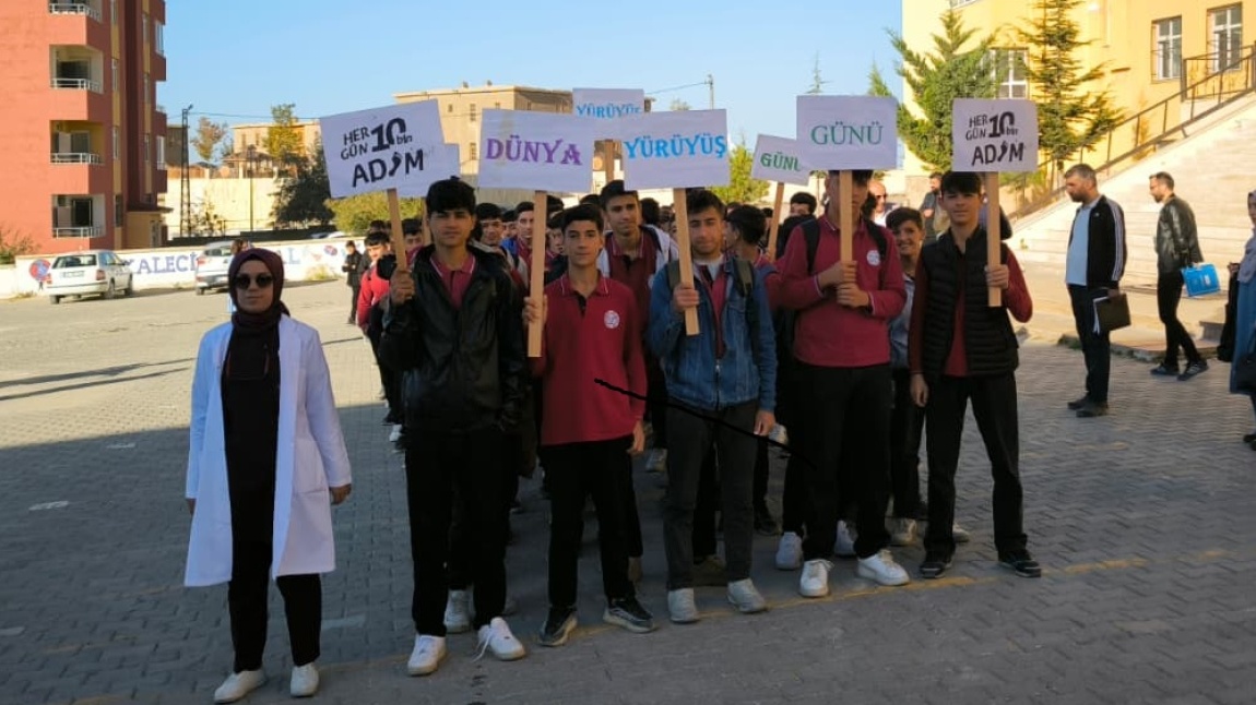 Dünya Yürüyüş Günü Kapsamında Okulumuzda Yürüyüş Etkinliği Düzenlendi.