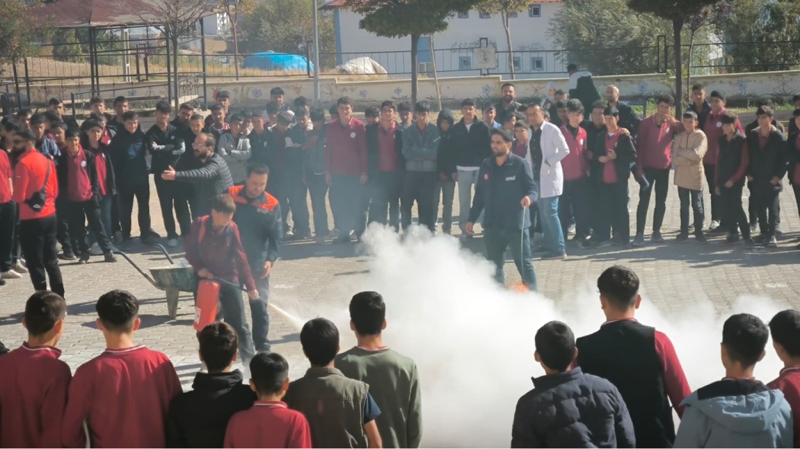 Okulumuzda  Yangın Söndürme ve Kurtarma Tatbikatı Yapıldı.